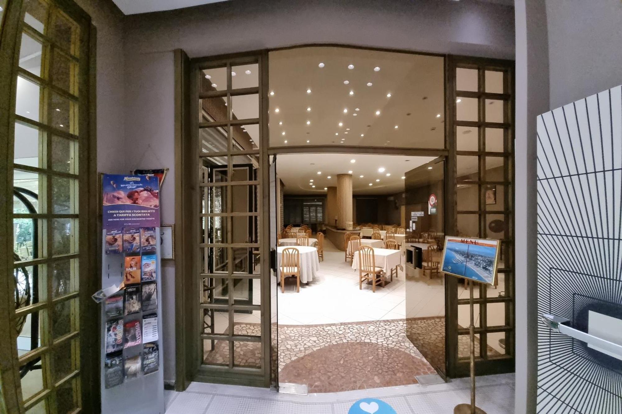 Hotel K2 Cervia 3 Stelle Sup Exteriör bild