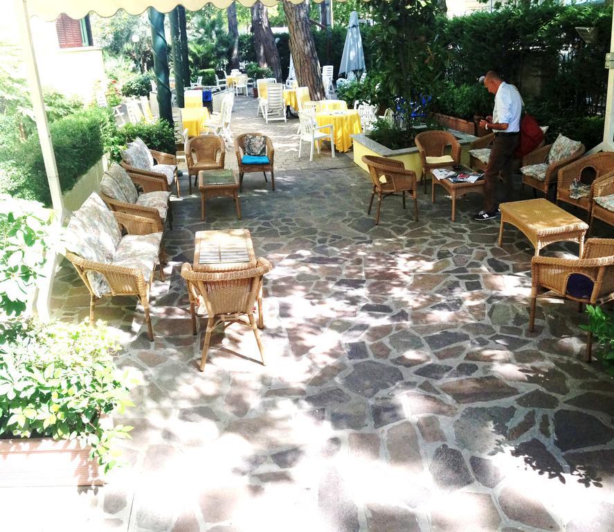 Hotel K2 Cervia 3 Stelle Sup Exteriör bild